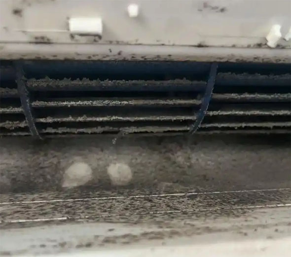 平房空调吹的风有股烧焦味是怎么回事